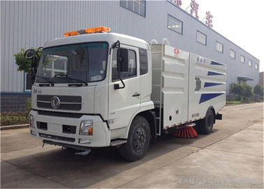 China Camión del barrendero del vacío de RHD Dongfeng 4x2, 4000 litros del camino de máquina de la limpieza proveedor