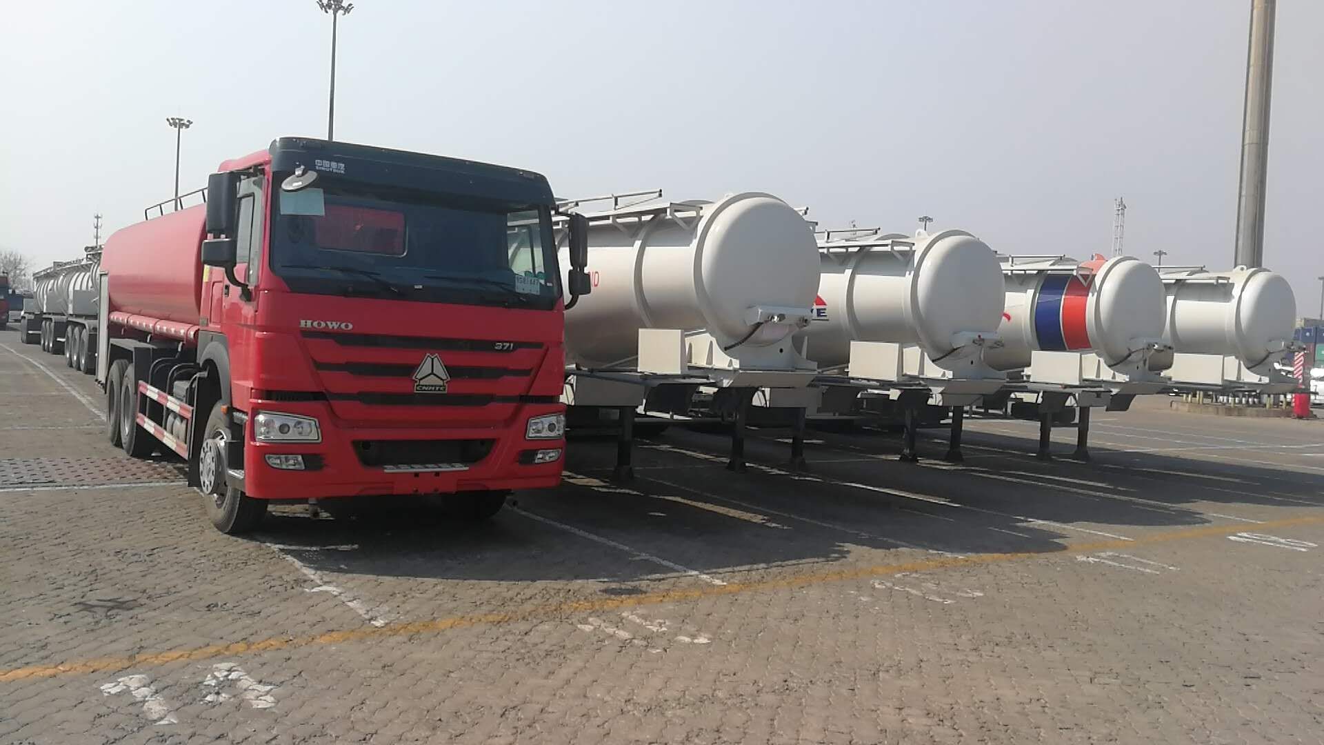 Últimos blogs de la empresa sobre el V-tipo remolque ácido de 19 unidades del petrolero exportado a las unidades de Zambia AND1 enciende el camión de la regadera exportado a Congo