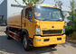 El policía motorizado de Sinotruck HOWO 4x2 6 10 toneladas riega el camión de petrolero 10000 litros del agua de camión de la regadera proveedor